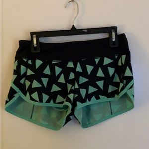 Lululemon size 6 Speed Up Shorts